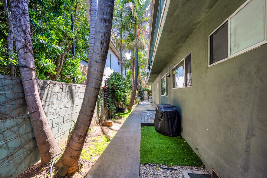 More Photos Of 614 6th Ave, Venice Apartments For Sale