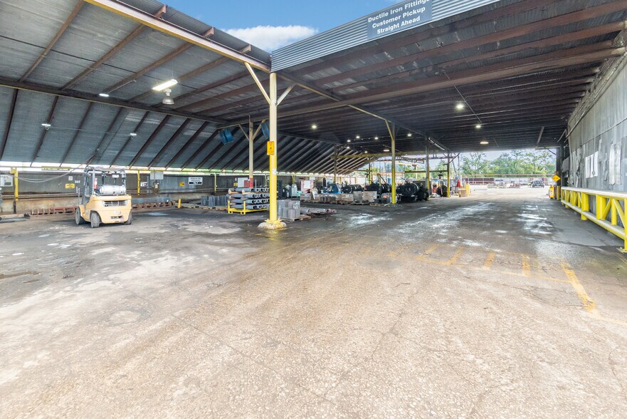 More Photos Of 204 5th St, Orlando Industrial For Sale