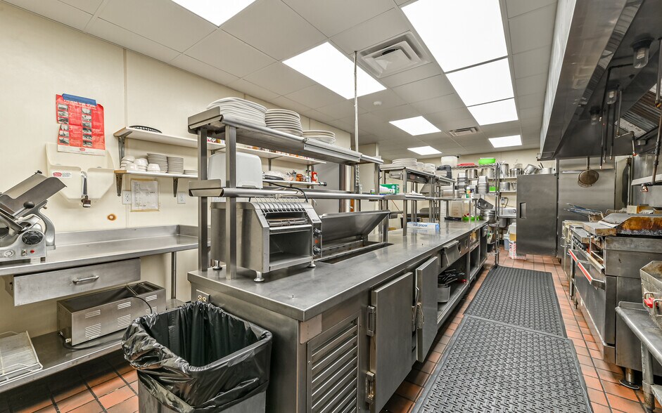 More Photos Of 2615 Freeport Rd, Natrona Heights Bar For Lease