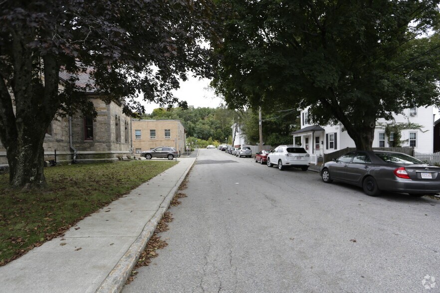 More Photos Of 12 Library St, Framingham Office For Lease