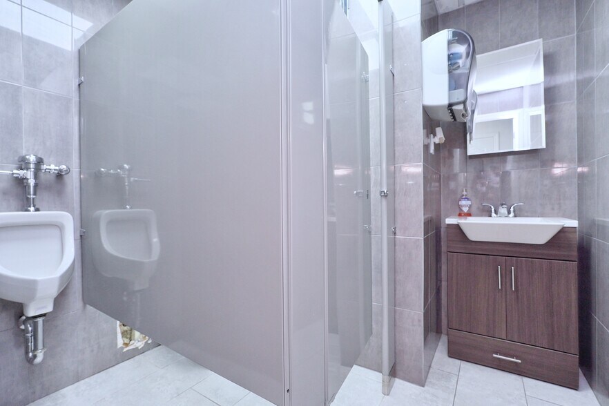 More Photos Of 2215 Hendrickson St, Brooklyn Medical For Sale