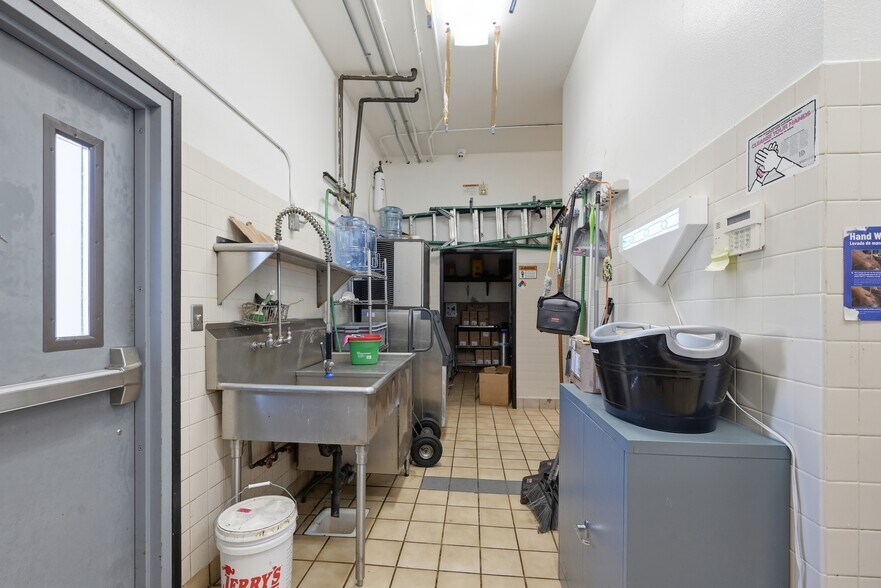 More Photos Of 47720 Or-58 Hwy, Oakridge Fast Food For Sale