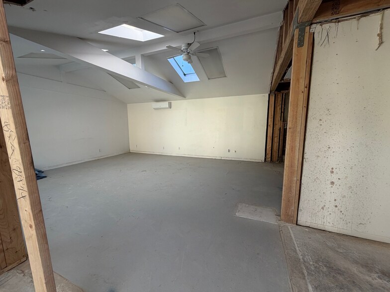 More Photos Of 1028-1034 Montana Ave, Santa Monica Storefront For Lease