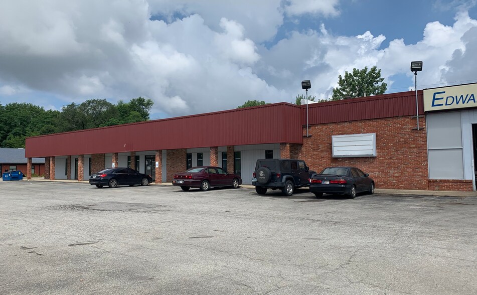 More Photos Of 7440-7450 Michigan Rd, Indianapolis Showroom For Lease