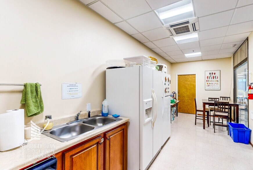 More Photos Of 1330 N Dutton Ave, Santa Rosa Office For Sale