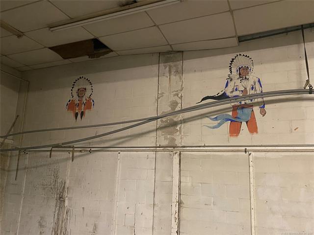 More Photos Of 713 N 2nd St, Stilwell Industrial For Sale