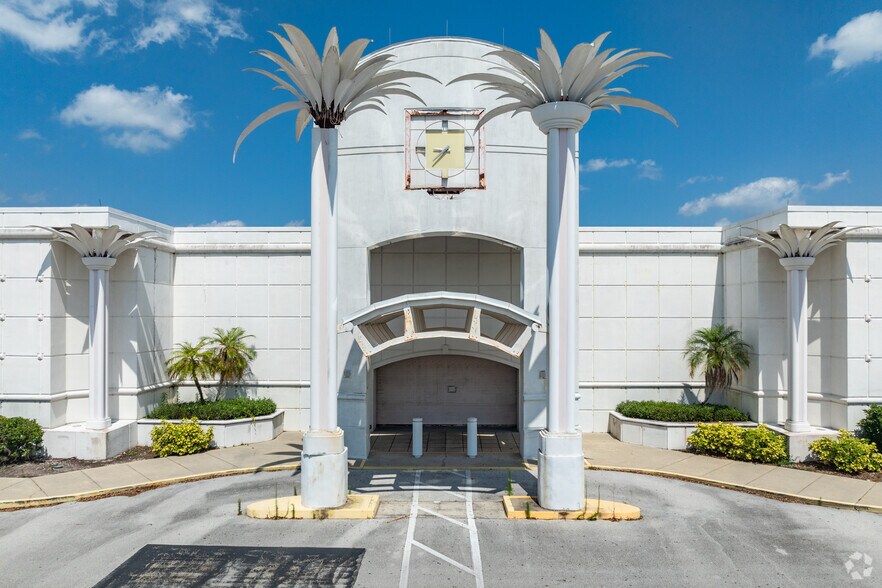 More Photos Of 3520 US Highway 98 N, Lakeland Department Store For Lease