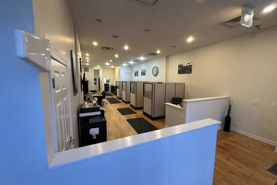 More Photos Of 1473-1475 W Irving Park Rd, Chicago Storefront Retail Residential For Sale