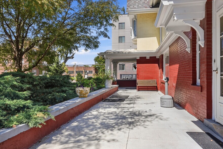 More Photos Of 401 S 38th Ave, Omaha Apartments For Sale