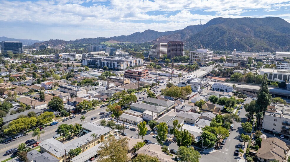 More Photos Of 233 N Hollywood Way, Burbank Apartments For Sale