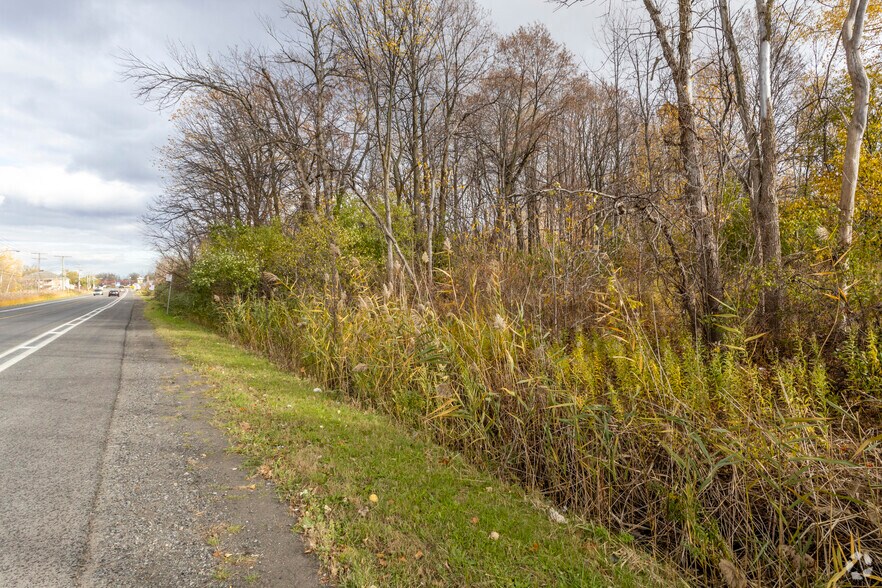 More Photos Of 4272 Boul Dagenais O, Laval General Retail For Lease