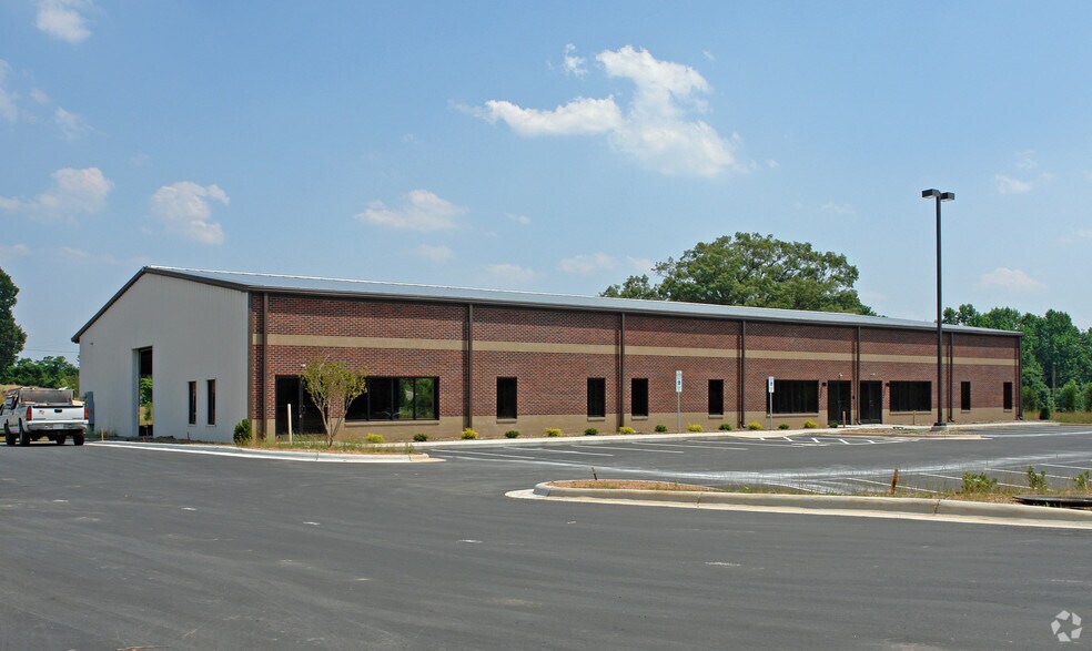 More Photos Of 695 Blue Rock Ct, Winston-Salem Warehouse For Lease