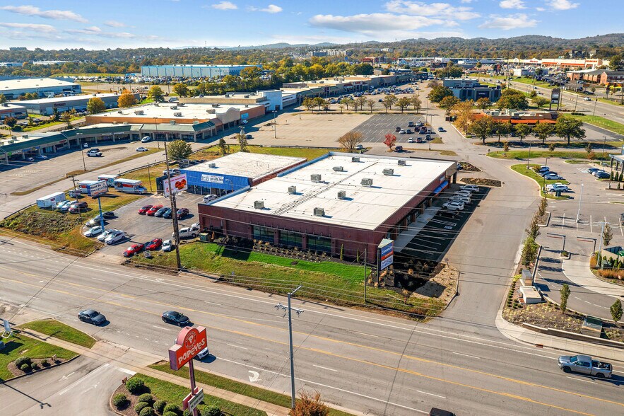 More Photos Of 1717-1719 Gallatin Rd, Madison Freestanding For Lease