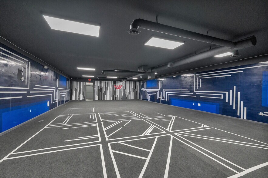 More Photos Of 16914 E 9 Mile Rd, Eastpointe Storefront For Sale