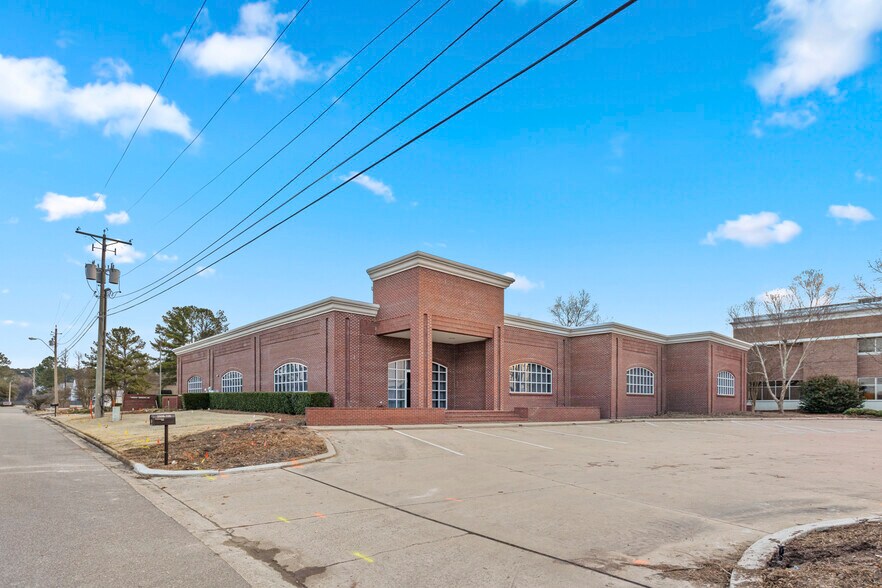 More Photos Of 2508 Lakeland Dr, Flowood Office For Lease
