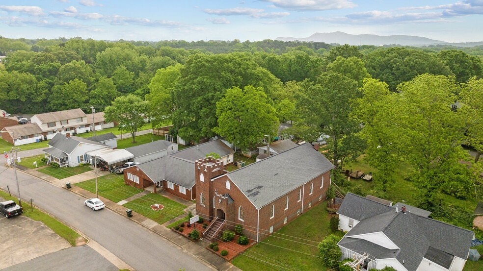 More Photos Of 405 Cherokee St, Kings Mountain Religious Facility For Sale