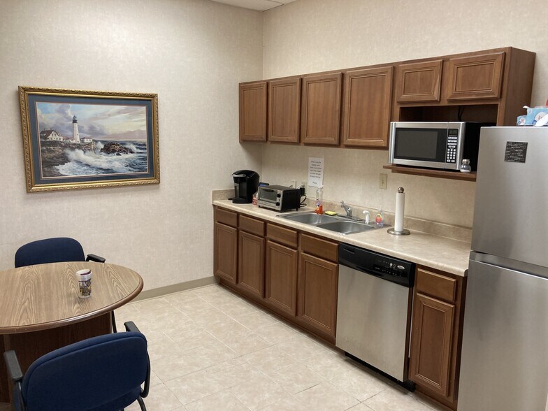 More Photos Of 468 Halle Park Dr, Collierville Office For Sale