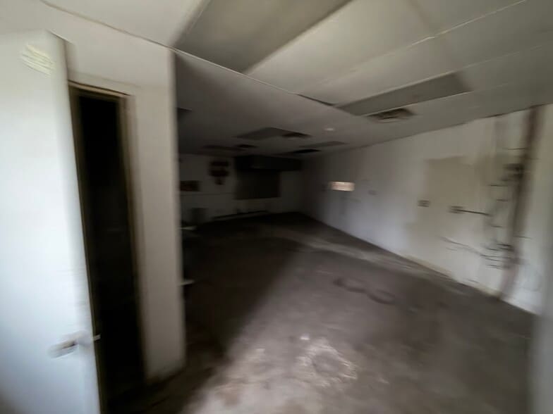 More Photos Of 529-535 E 5th Ave, Gary Restaurant For Lease