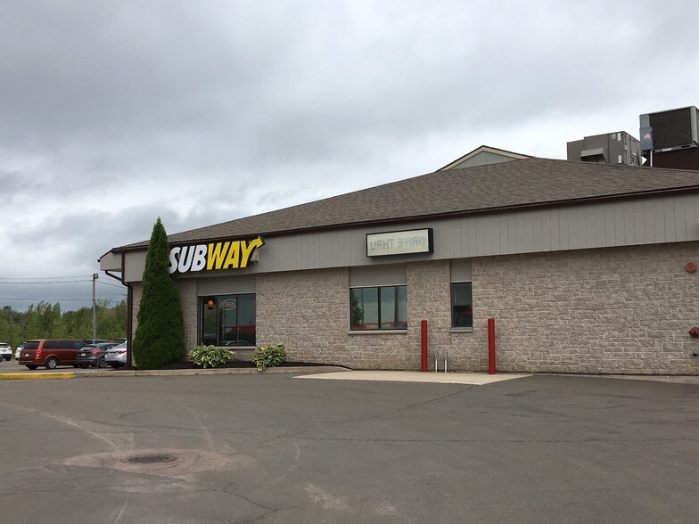 More Photos Of 630 Pinewood Rd, Riverview Freestanding For Lease