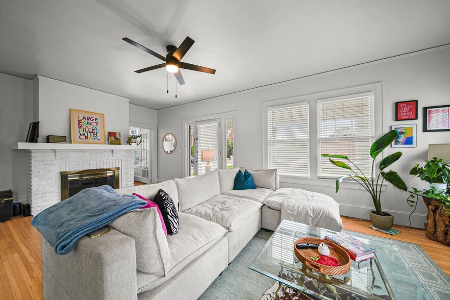 More Photos Of 610 Hawthorne Ln, Charlotte Office Residential For Sale