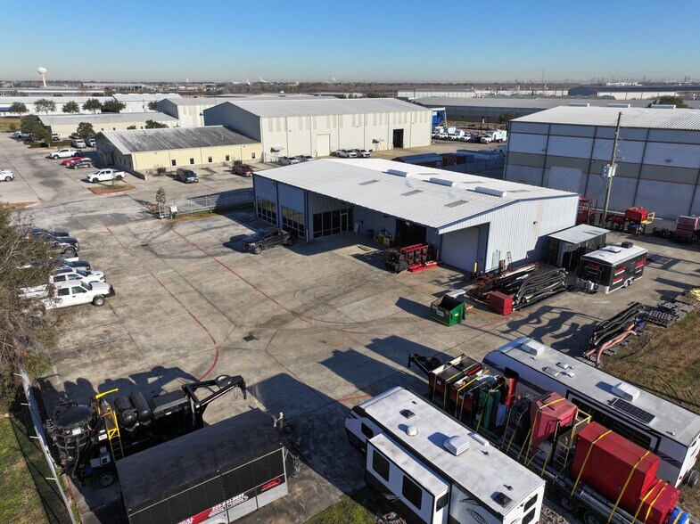 More Photos Of 8131 Red Bluff Rd, Pasadena Warehouse For Lease