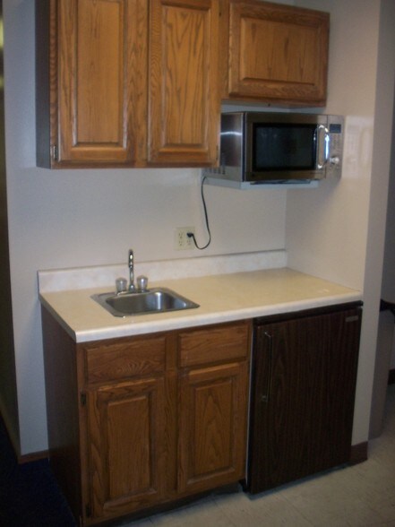 More Photos Of 7804 E Funston St, Wichita Office For Lease