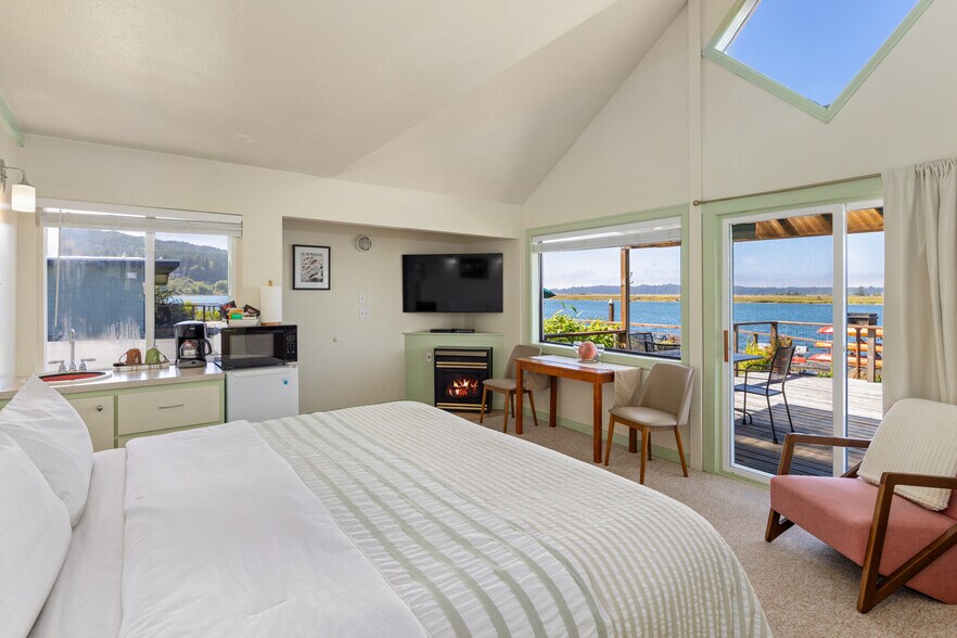 More Photos Of 580 Marine Dr, Wheeler Hotel For Sale
