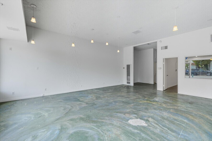 More Photos Of 901-909 S Pacific Coast Hwy, Redondo Beach Storefront For Sale