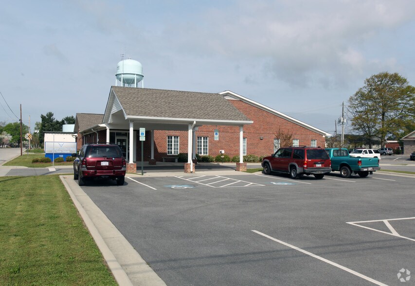 More Photos Of 153 E Mclean St, Saint Pauls Medical For Lease