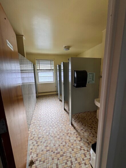 More Photos Of 518 Hegeman St, Schenectady Office For Sale