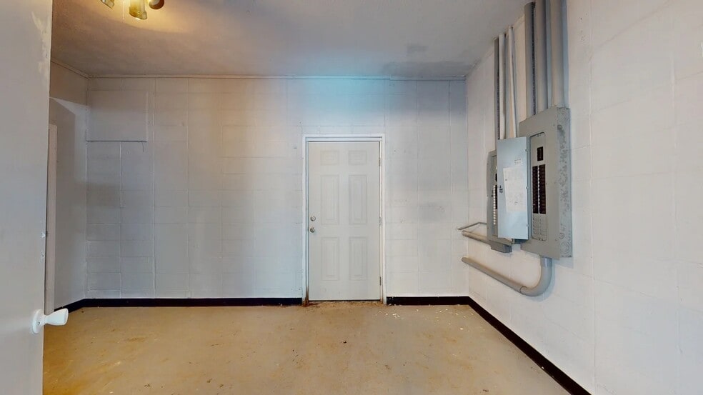 More Photos Of 3851 Harrington st, Oak Park Light Distribution For Sale