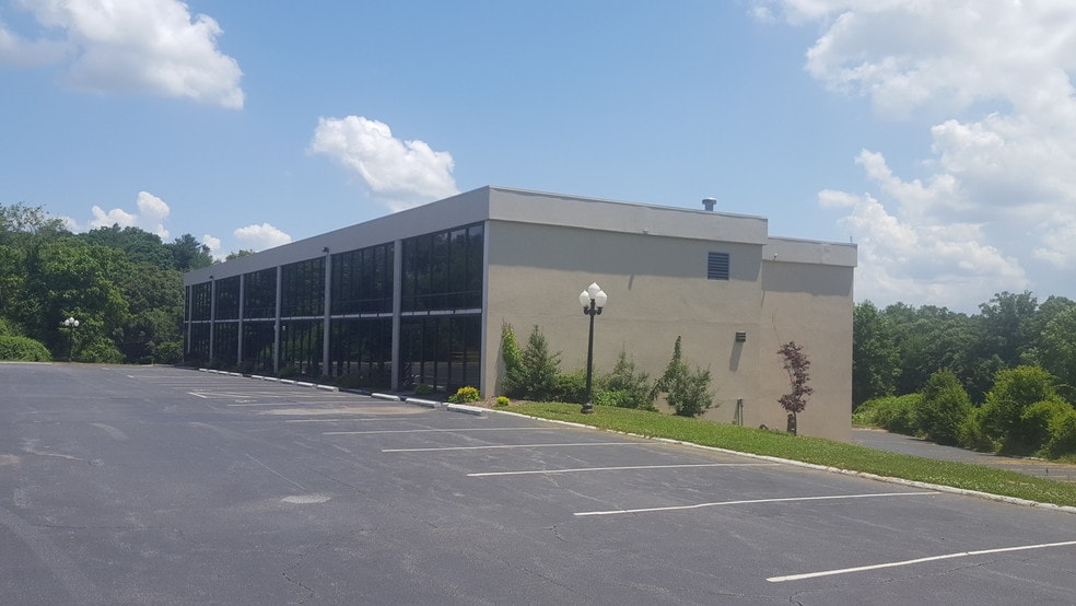 More Photos Of 201 Sugarloaf Rd, Hendersonville Hotel For Sale