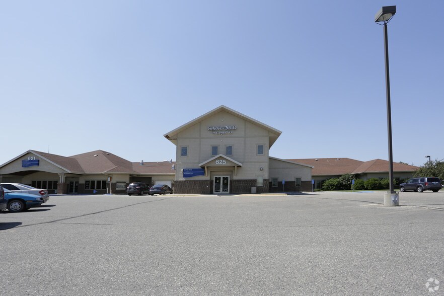 More Photos Of 625 Demers Ave, East Grand Forks Medical For Sale