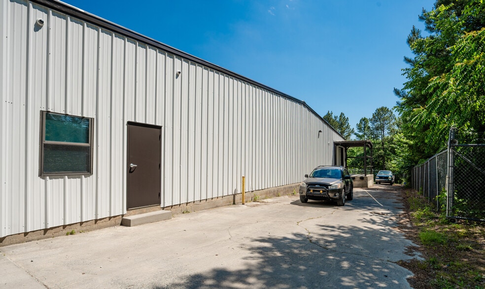 More Photos Of 2907 W Pettigrew St, Durham Warehouse For Lease
