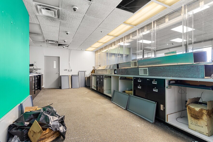 More Photos Of 20800 Greenfield Rd, Oak Park Medical For Sale