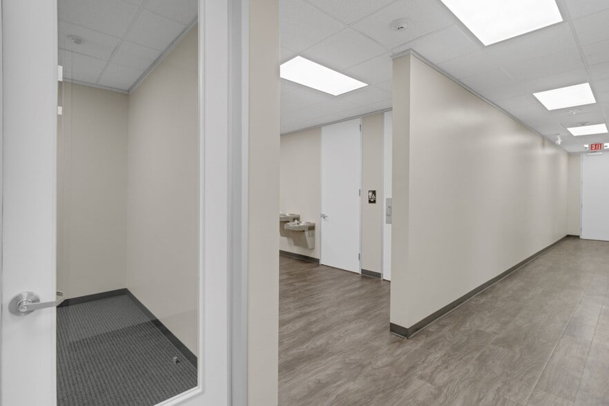 More Photos Of 8110 Parkside Ave, Baytown Warehouse For Sale