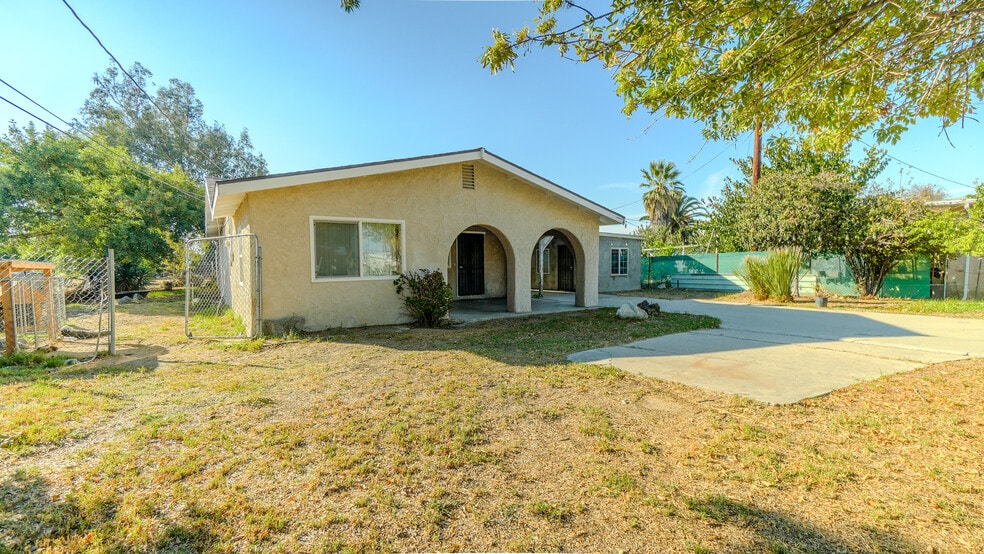 More Photos Of 2314 S Artesia St, San Bernardino Industrial For Sale