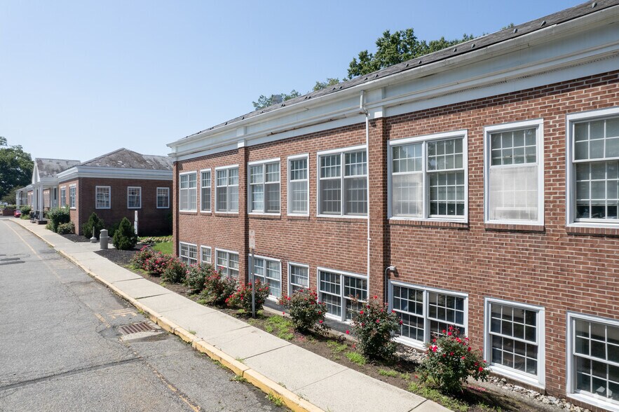 More Photos Of 550 Kinderkamack Rd, Oradell Medical For Lease