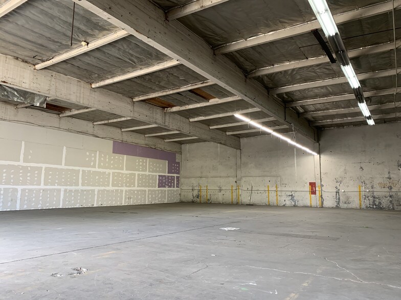More Photos Of 2400 Filbert St, Oakland Warehouse For Lease