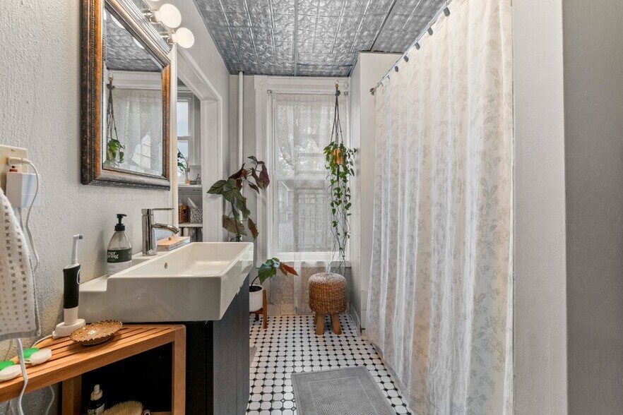 More Photos Of 5001 Roland Ave, Baltimore Apartments For Sale