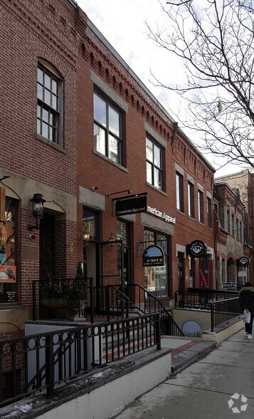 More Photos Of 330 Newbury St, Boston Storefront For Lease