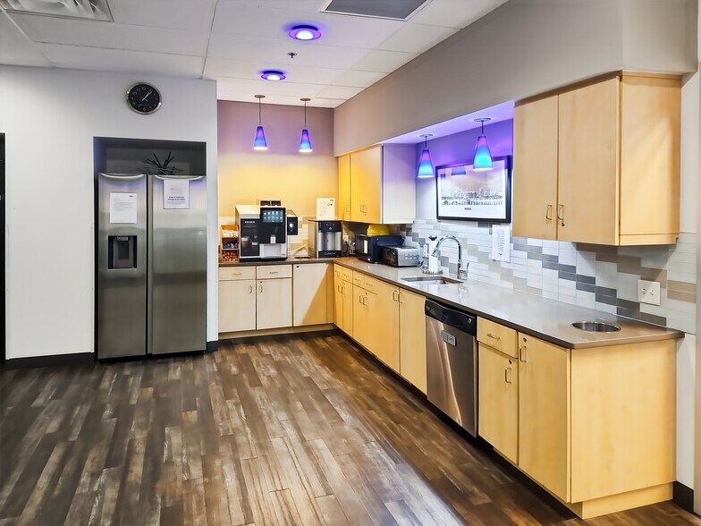 More Photos Of 841 Prudential Dr, Jacksonville Coworking Space