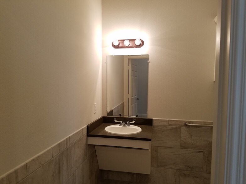 More Photos Of 8668 John Hickman Pky, Frisco Medical For Lease