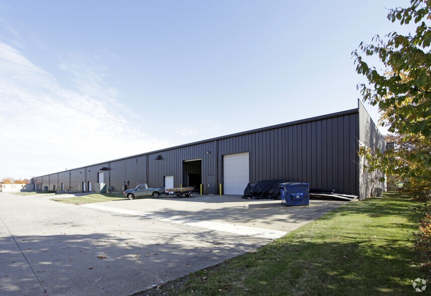 More Photos Of 2774 Nationwide Pky, Brunswick Warehouse For Lease