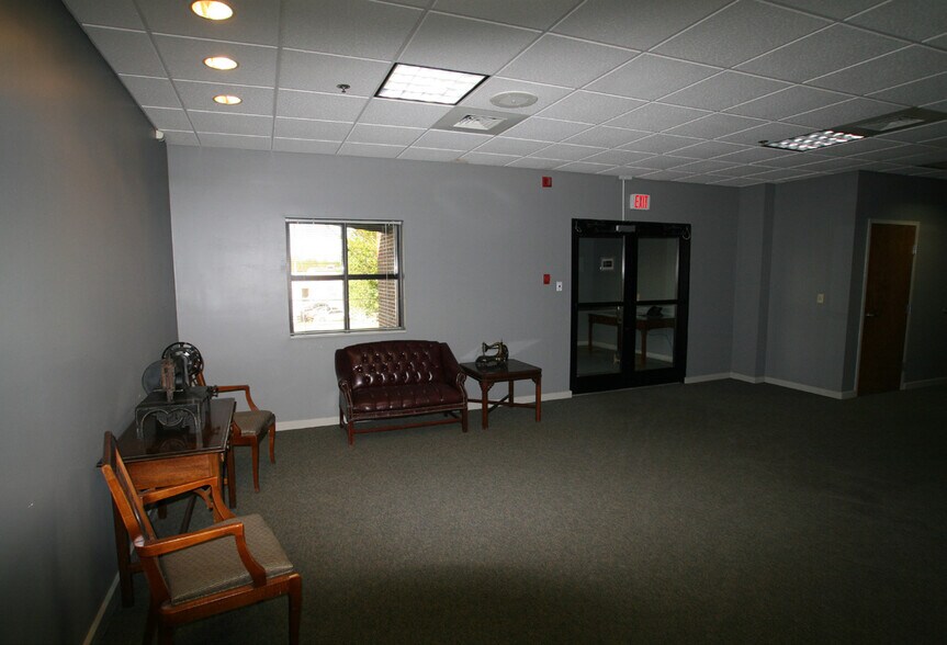 More Photos Of 260 Bennett Dr, Pulaski Warehouse For Lease