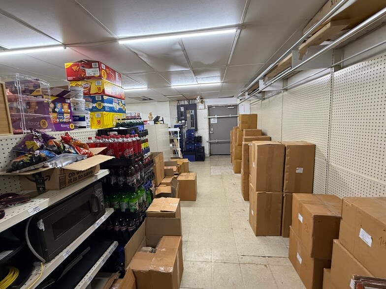 More Photos Of 10430-10434 Northfield Rd, Northfield Freestanding For Lease