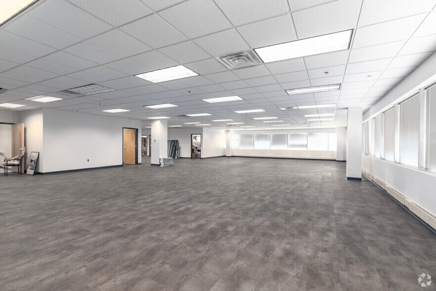 More Photos Of 80 Cottontail Ln, Somerset Office For Lease