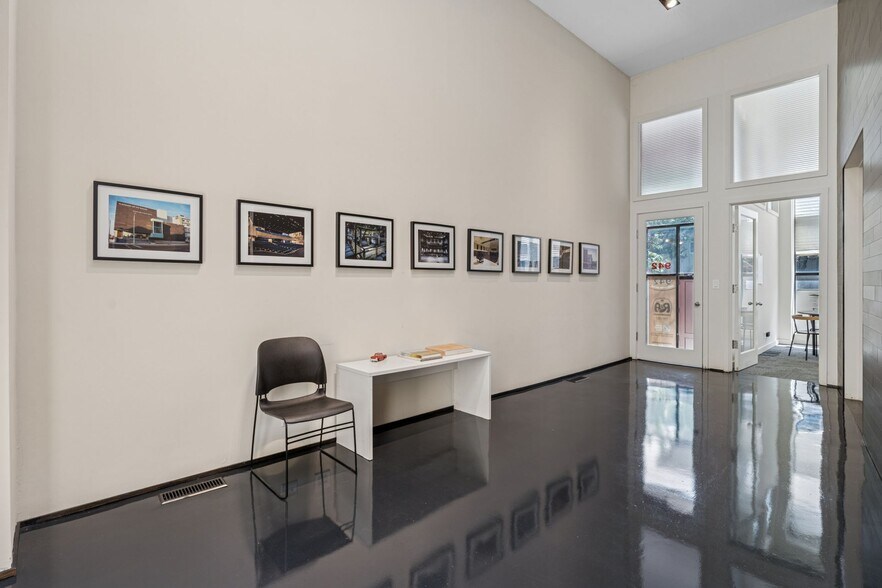 More Photos Of 942-944 W Huron St, Chicago General Retail For Sale