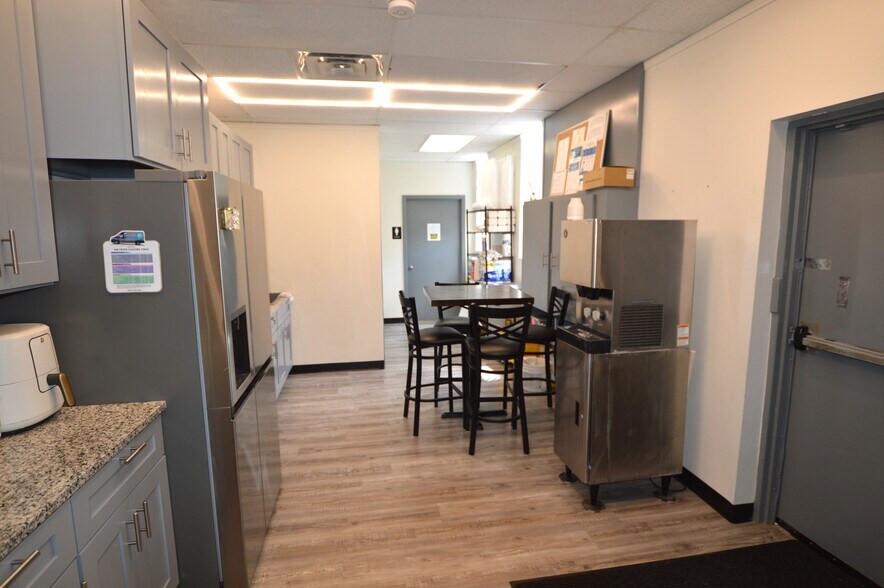 More Photos Of 202 W Davis St, Mesquite Office For Sale