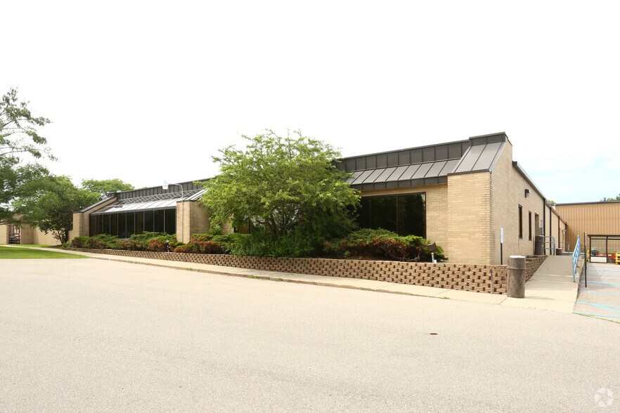 More Photos Of 100-102 N Staebler Rd, Ann Arbor Manufacturing For Lease
